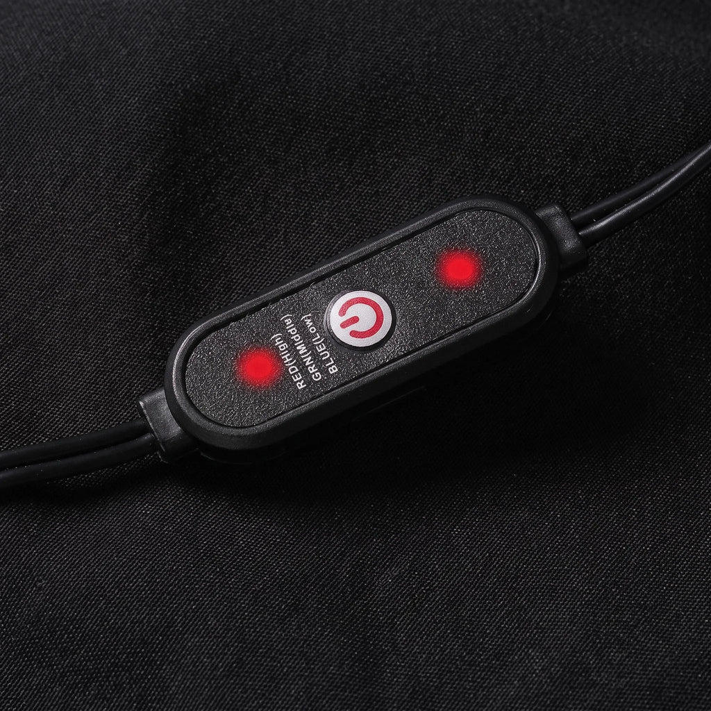 Boîtier de commande de la veste sur le câble : un bouton, trois niveaux de chaleur