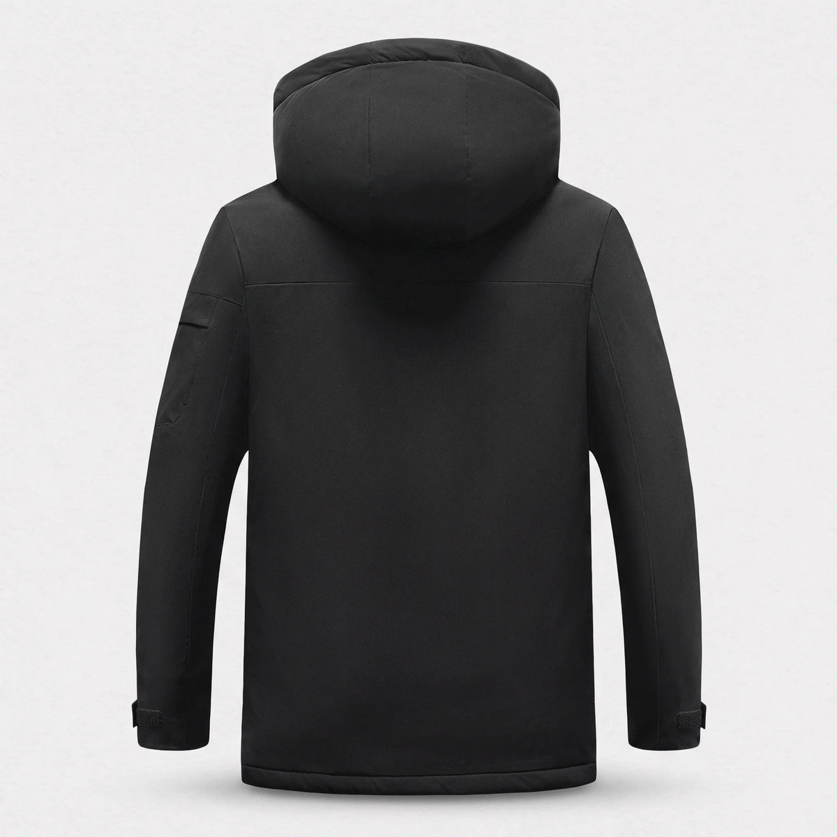Dos de la parka chauffante courte noire, capuche relevée et poche zippée sur la manche