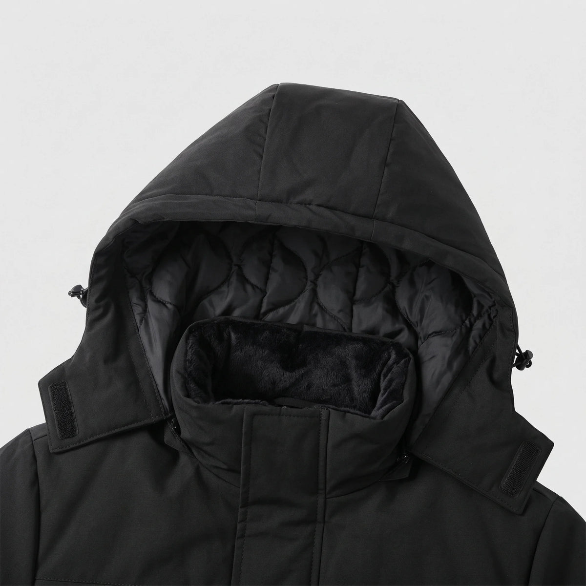 Capuche doublée matelassée et col montant doublé de peluche de la parka chauffante