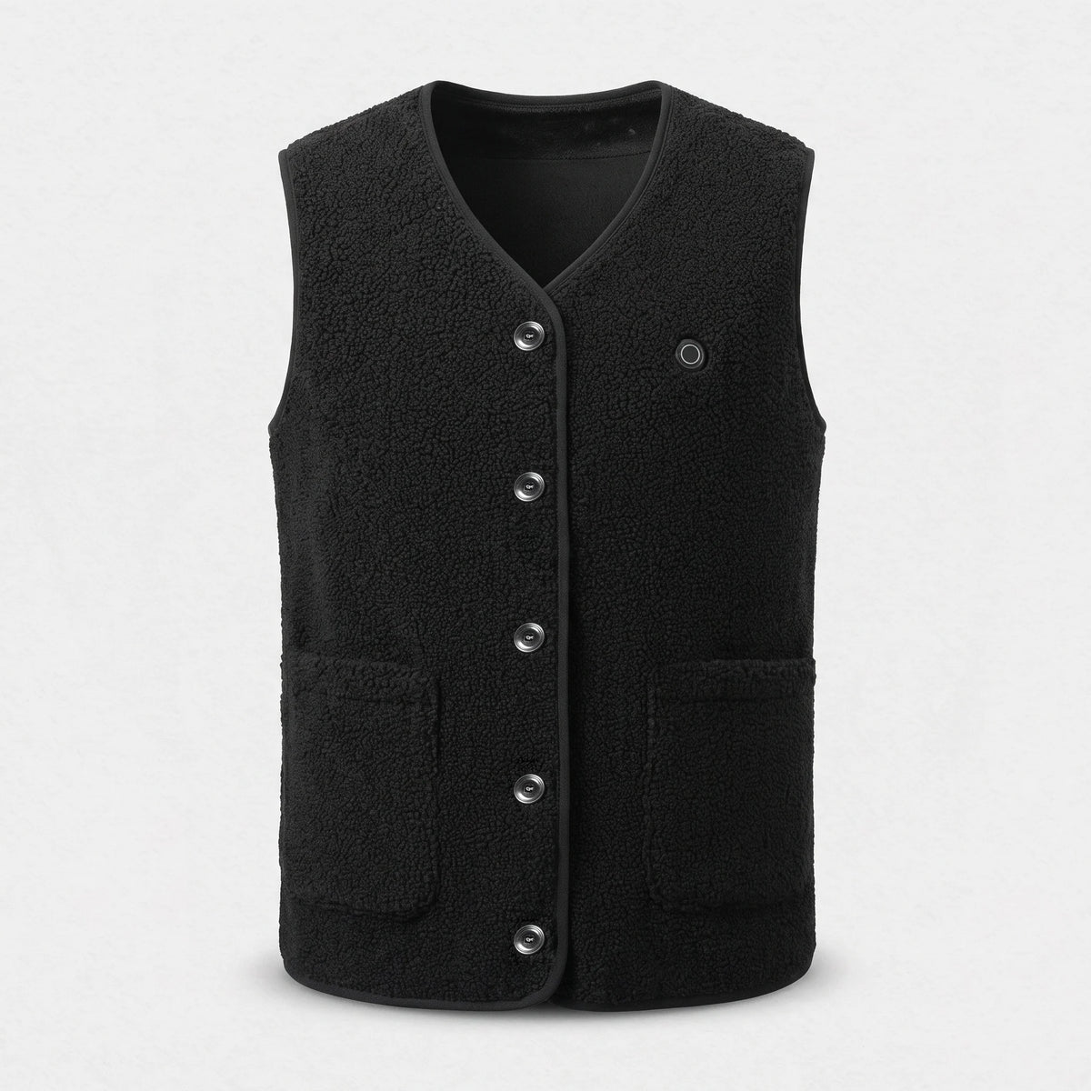 Gilet chauffant sherpa noir vu de face : col en V, cinq boutons, deux poches plaquées
