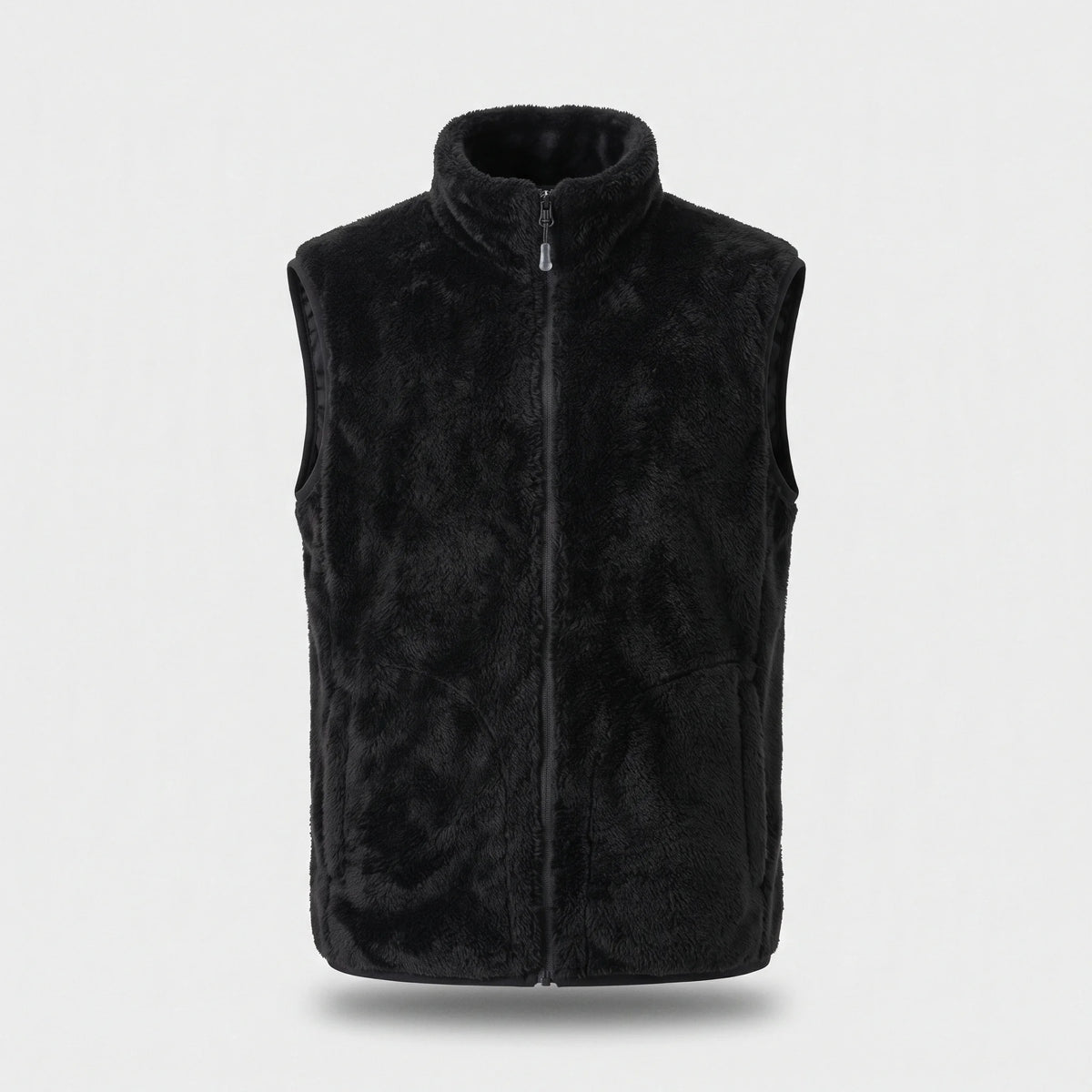 Gilet chauffant en peluche noir vu de face : col montant, fermeture pleine longueur