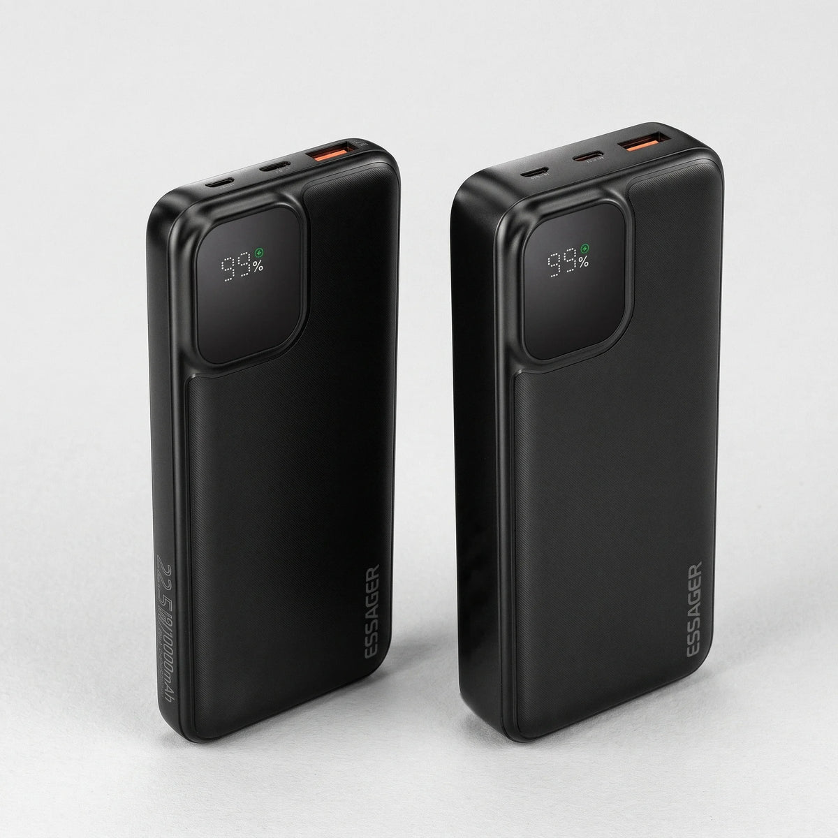 Batteries externes 10 000 mAh et 20 000 mAh côte à côte : la 20 000 mAh est plus épaisse